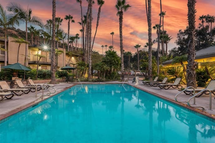 Best Western Seven Seas, Primary image