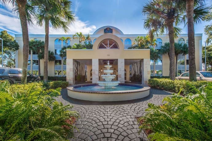 La Quinta Inn & Suites by Wyndham Deerfield Beach I-95, Primary image