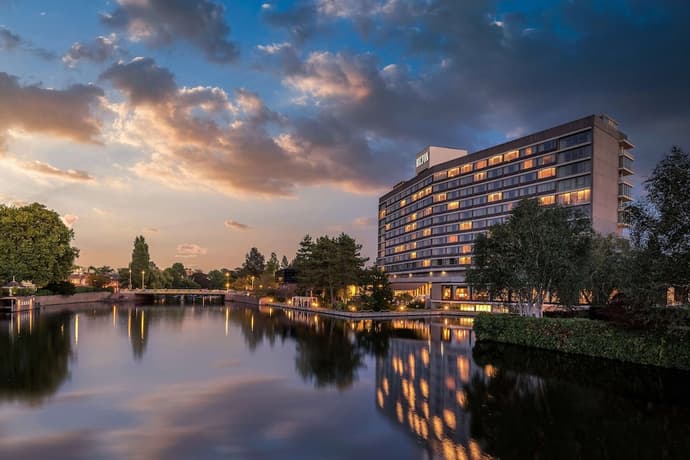 Hilton Amsterdam, Primary image