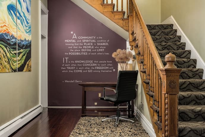 Queen Anne Bed And Breakfast, Interior entrance