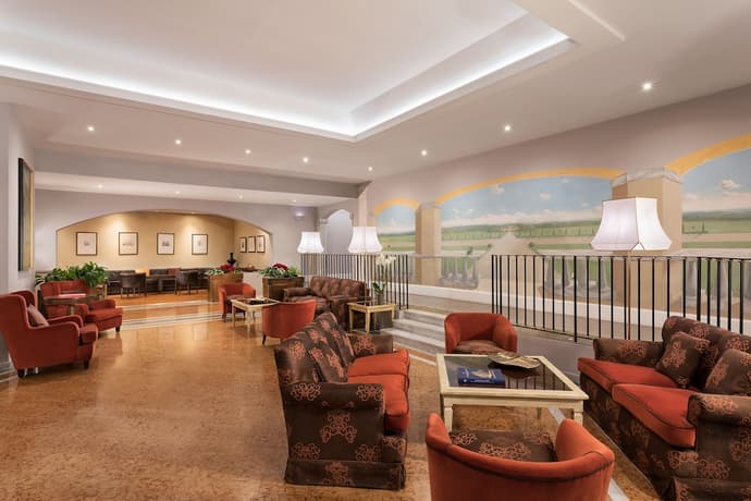 Sina Maria Luigia, Lobby