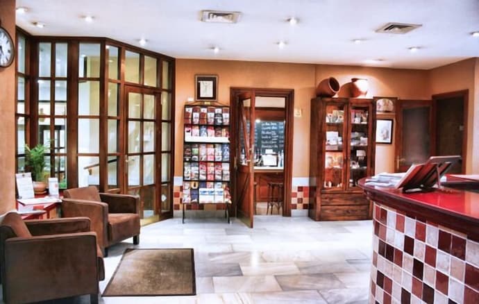 Los Cantaros, Primary image