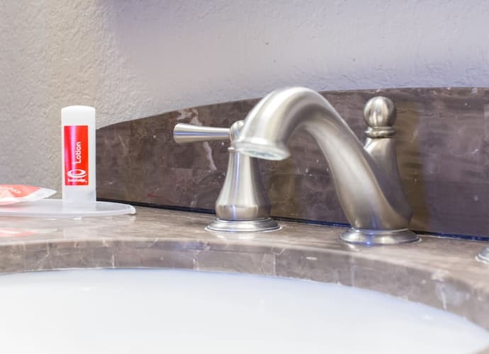 Greenstay Joplin, Bathroom sink