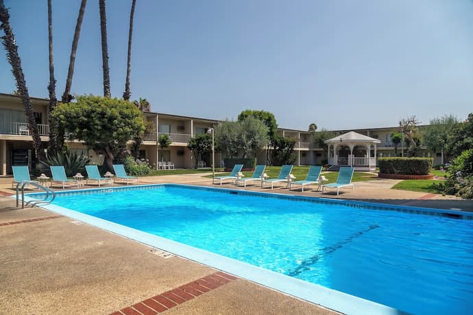 Golden Sails Hotel, Primary image