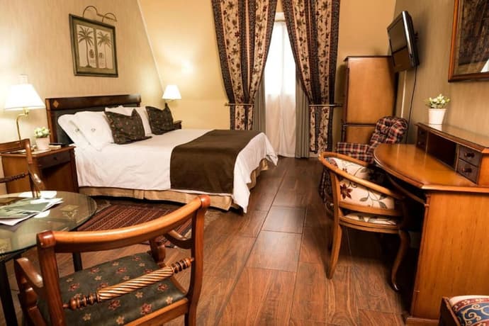 Mayflower Suites, Primary image