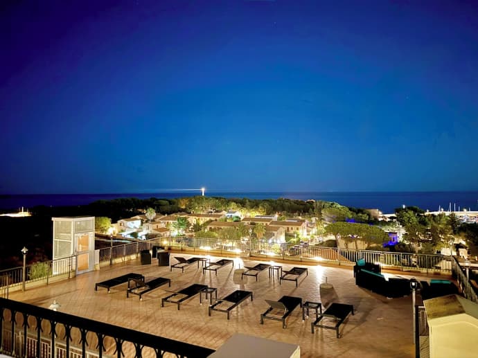 Hotel Panoramic, Primary image