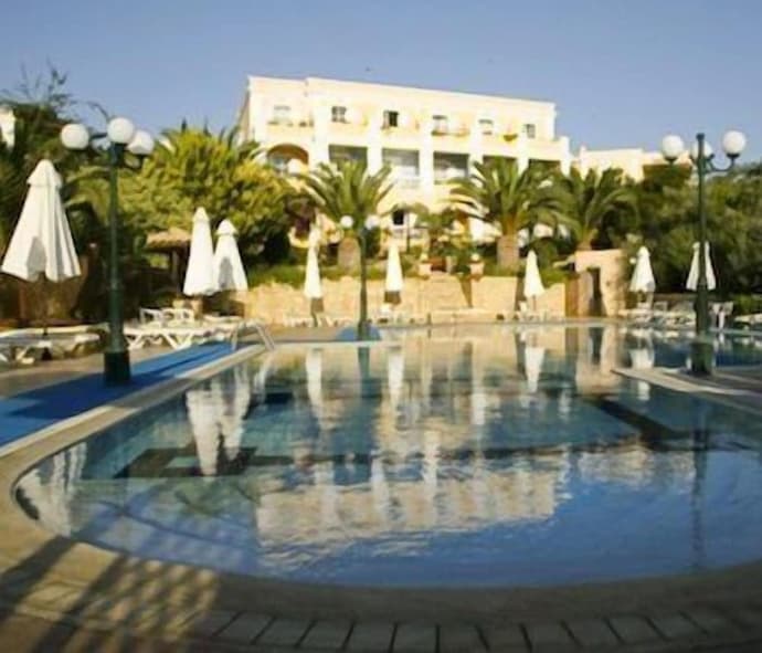 Crithoni's Paradise Hotel, Primary image