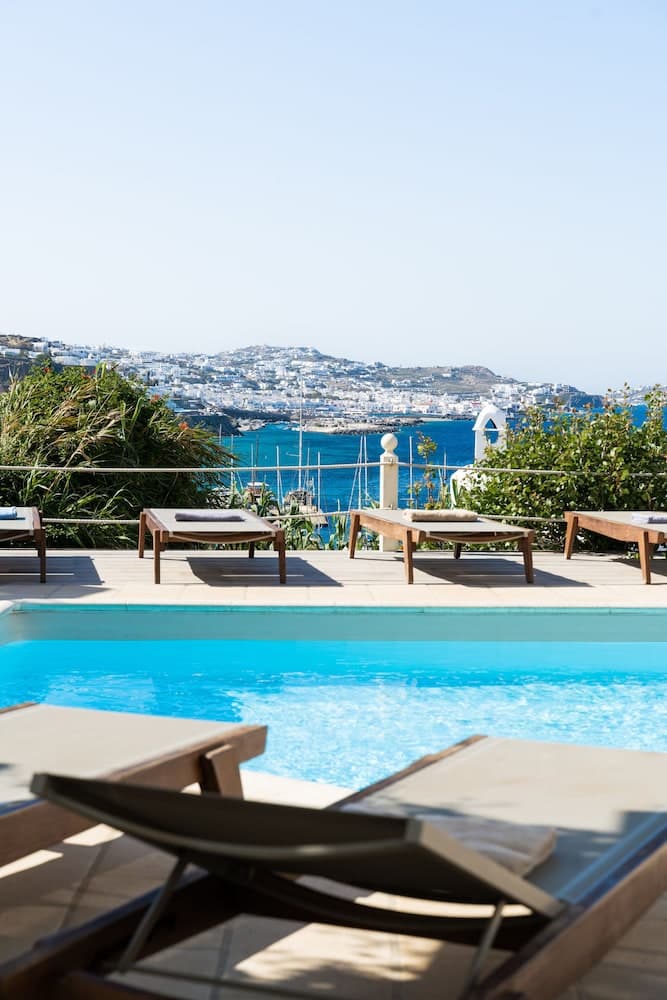 Rhenia Mykonos, Primary image