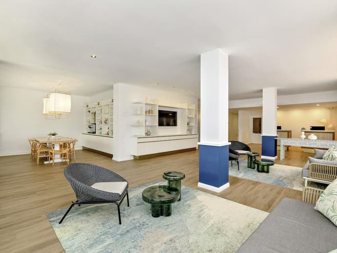 Mercure Cairns, Primary image