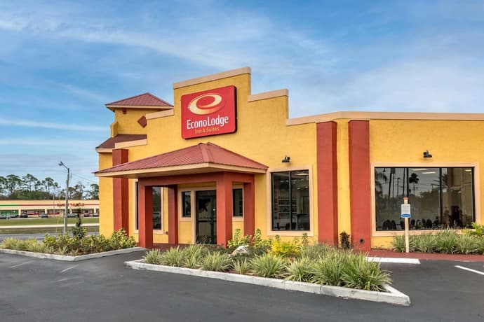 Econo Lodge Inn & Suites Maingate Central, Primary image
