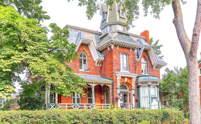 Hochelaga Inn, Primary image