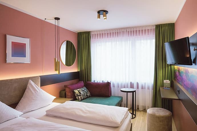 Westend Hotel, Primary image