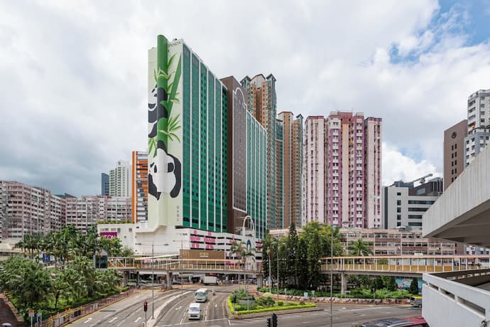Panda Hotel, Primary image