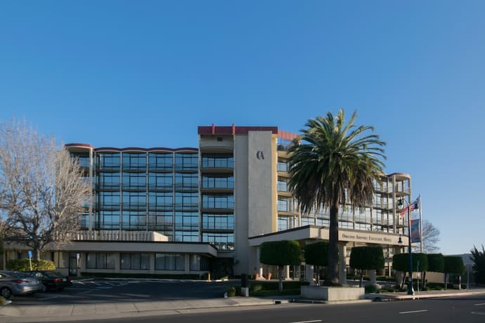 Oakland Airport Executive Hotel, Primary image