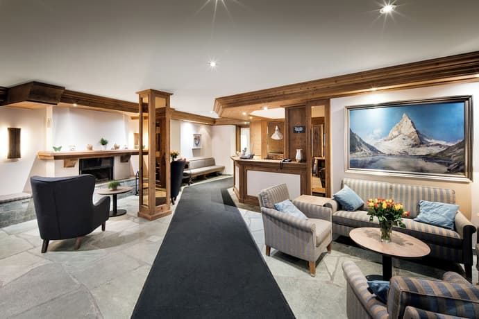 Hotel Butterfly, Reception