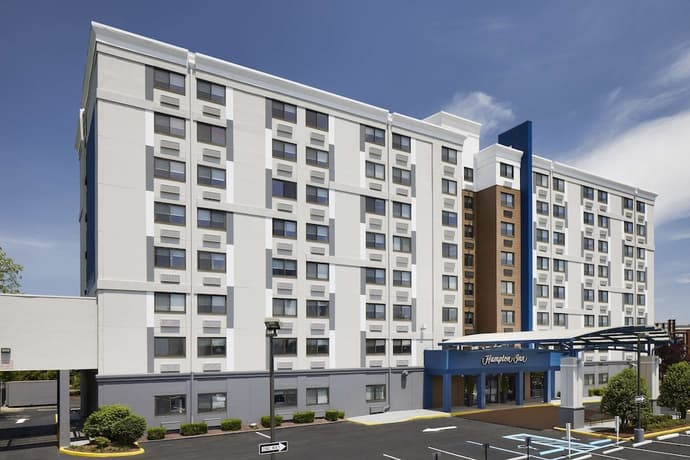 Hampton Inn Newark Airport, Primary image