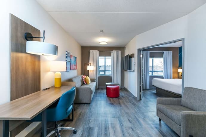 Comfort Suites London, Primary image