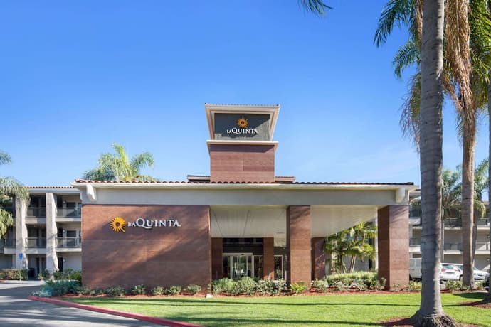 La Quinta Inn & Suites by Wyndham Orange County Airport, Primary image