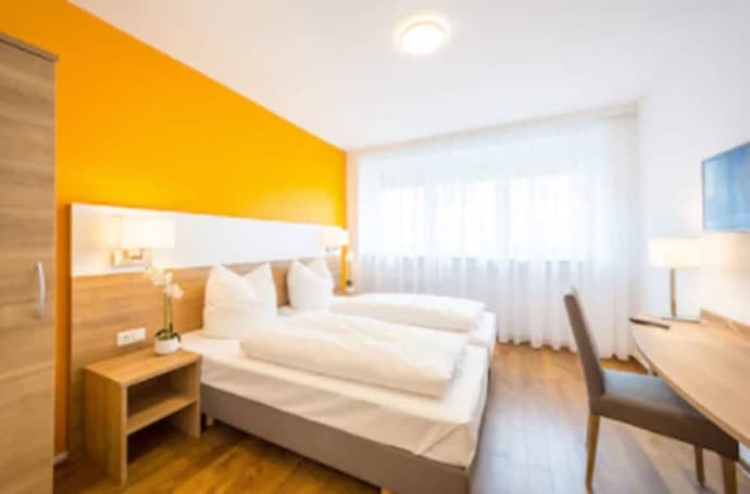 Hotel S16, Primary image