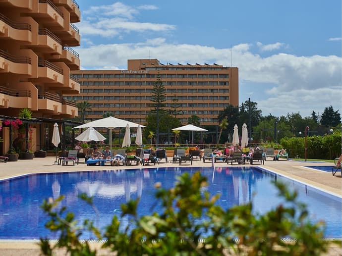 Dom Pedro Portobelo, Primary image