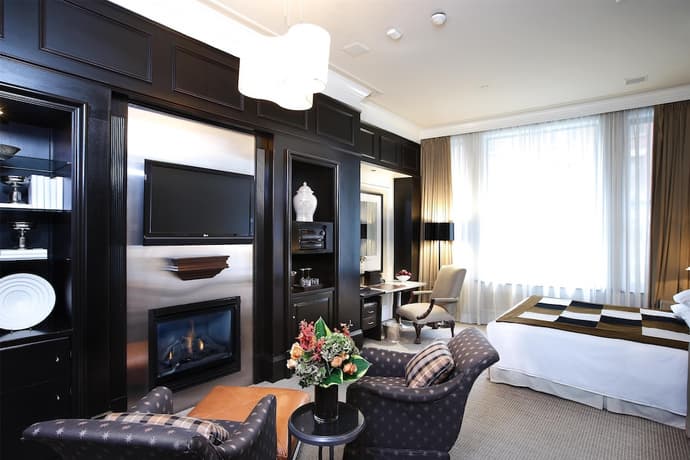 XV Beacon, Primary image