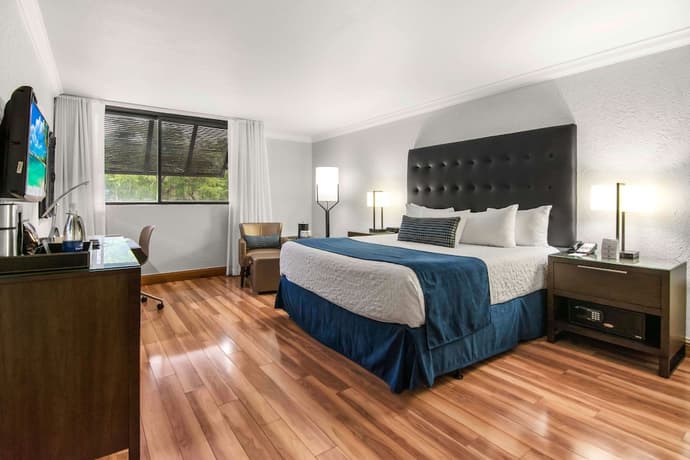 Miami Lakes Hotel, Primary image