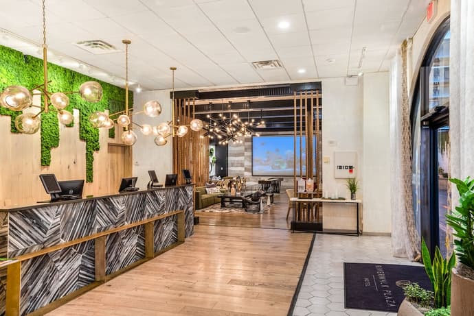 Riverwalk Plaza, Primary image