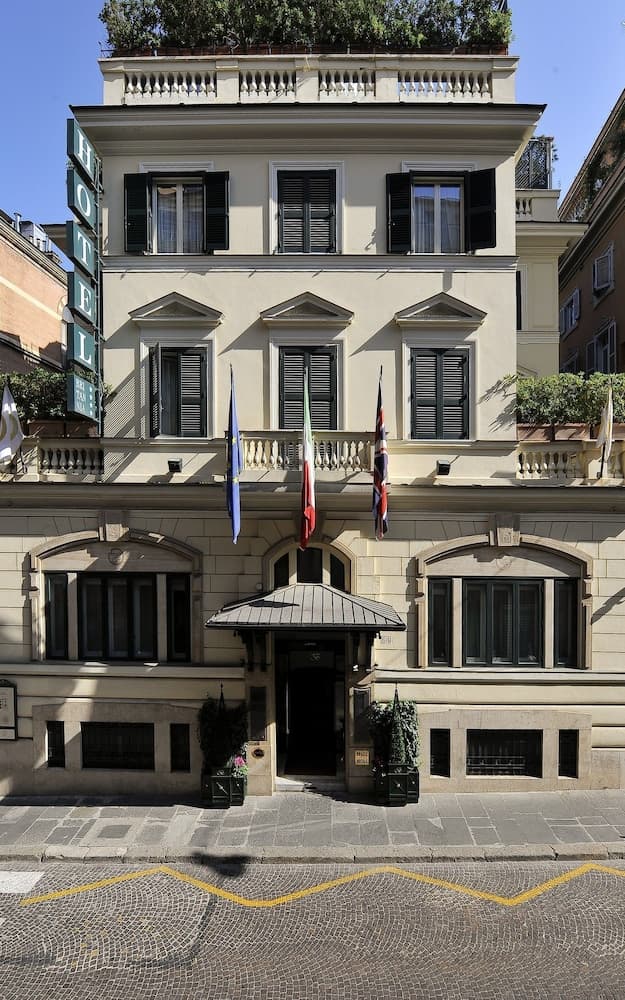 Hotel Britannia, Primary image