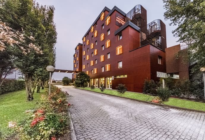 Antony Hotel, Primary image