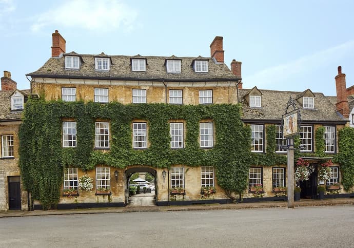 Macdonald Bear Hotel, Primary image