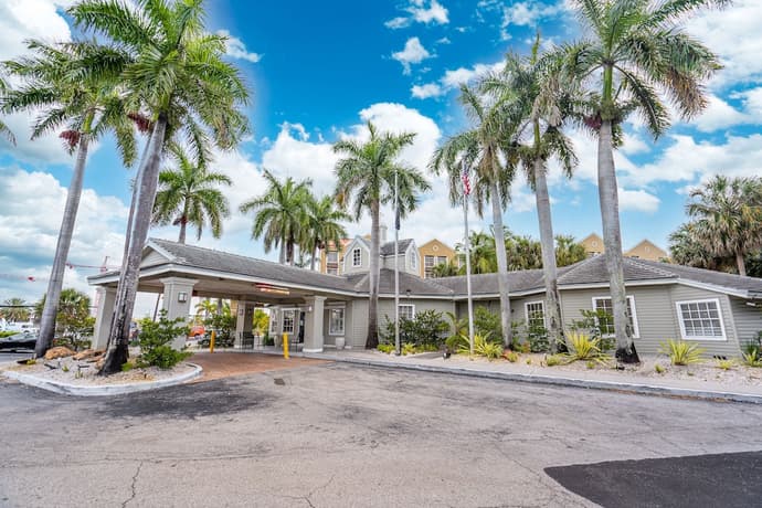 Hotolos, Primary image