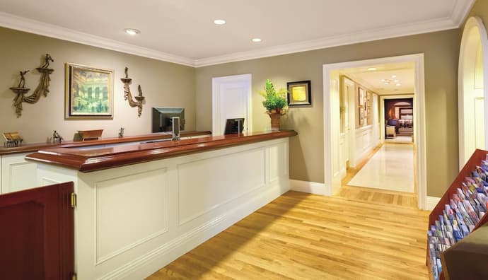 Inn At The Opera, Lobby sitting area