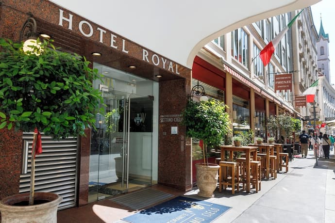 Hotel Royal, Primary image