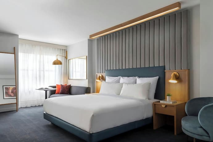 Hotel 55, Primary image