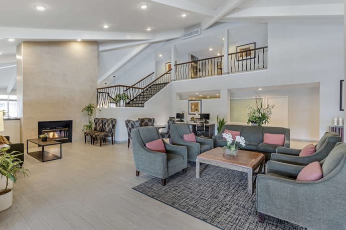 Best Western Plus Executive Inn, Lobby