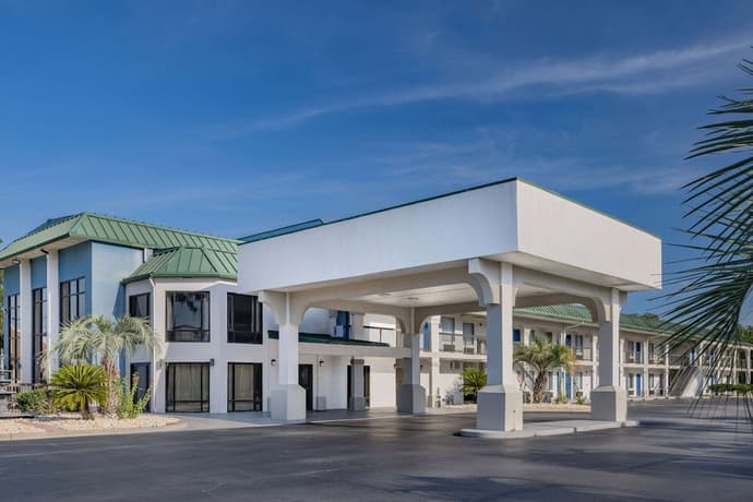 Days Inn & Suites by Wyndham Savannah Midtown, Primary image