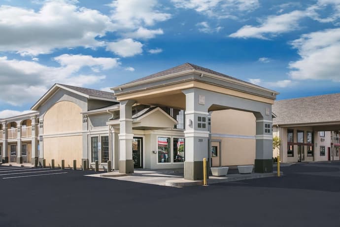 Super 8 by Wyndham Oklahoma Airport Fairgrounds West, Primary image