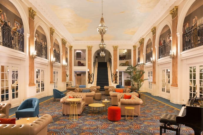 Oceania L'Univers Tours, Primary image