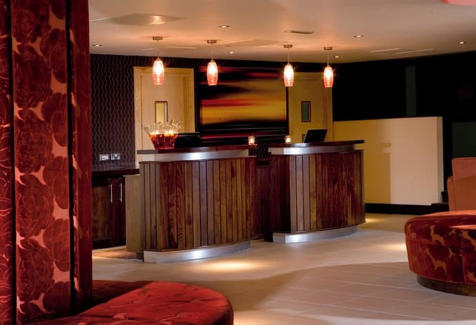 The George Limerick Hotel, Lobby
