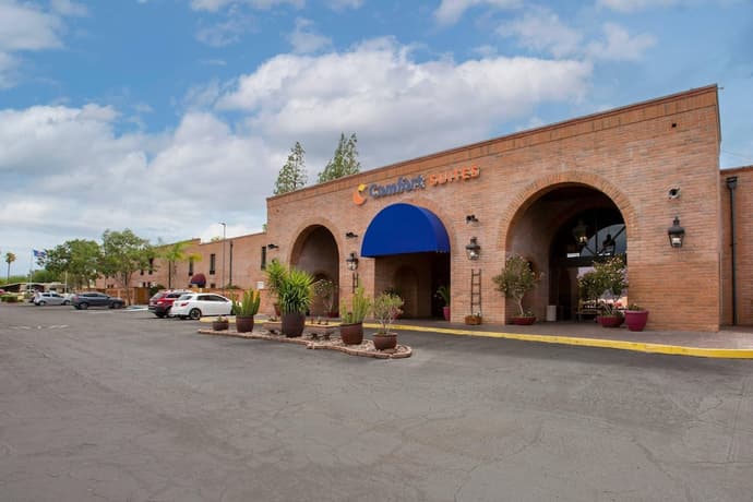 Comfort Suites Tucson near Sabino Canyon, Primary image