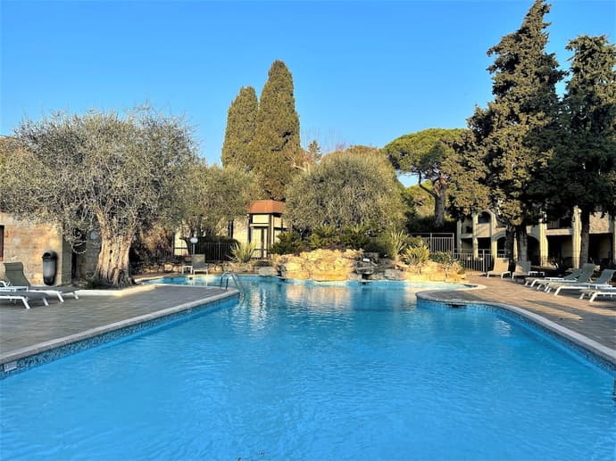 La Lune de Mougins, Primary image