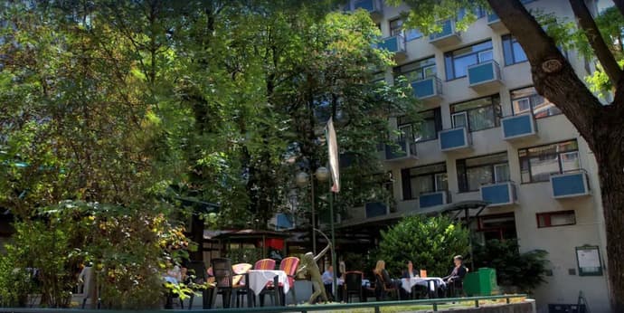 Hotel Benczur, Primary image