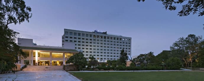 Clarks Amer, Primary image