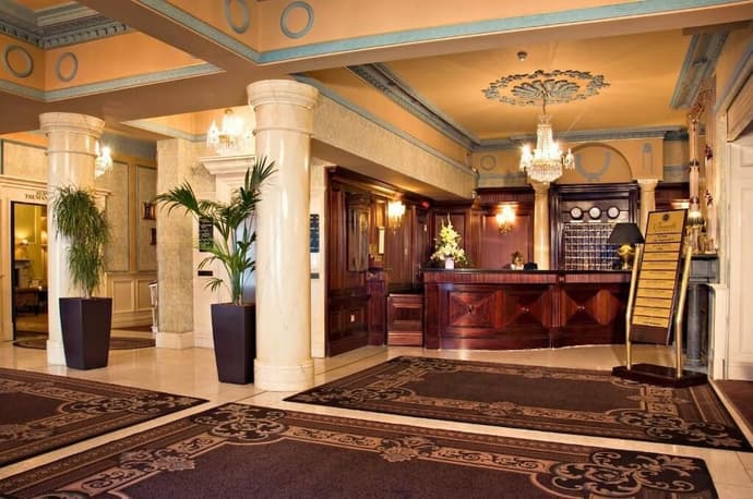 Buswells Hotel, Lobby