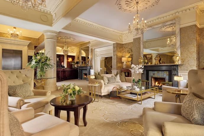 Buswells Hotel, Reception