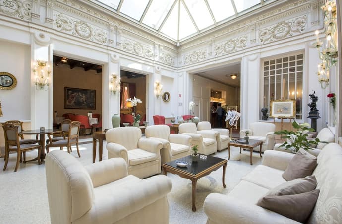 Hotel Corona d'Oro, Primary image