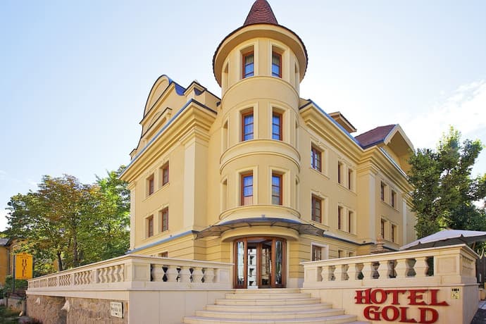 Gold Hotel Budapest, Primary image