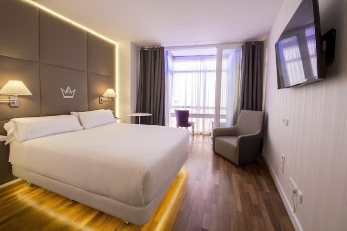 Erase un Hotel, Primary image