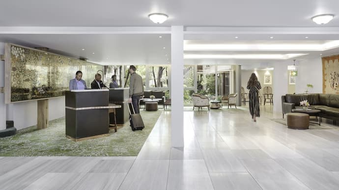 Vineyard Hotel, Reception