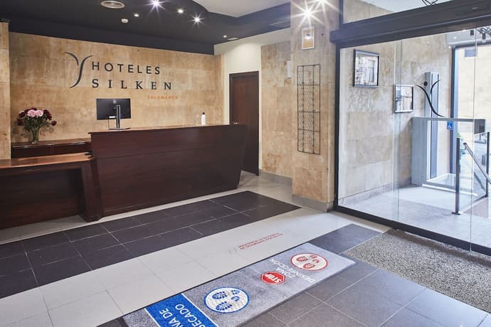 Hotel Silken Rona Dalba, Interior entrance
